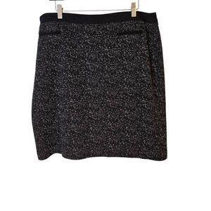Margaret M knee length skirt, black/white pull on. 1X.